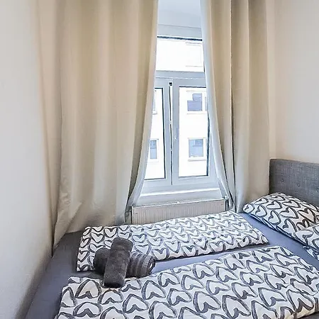 Apartment In Josefstaedter Strasse Area