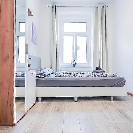 Apartment In Josefstaedter Strasse Area *