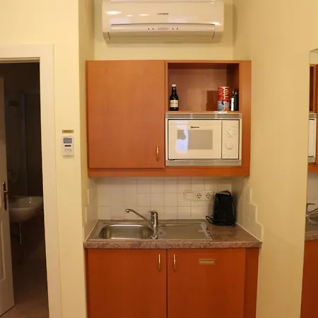 Otel 900 M Zur Oper 4*