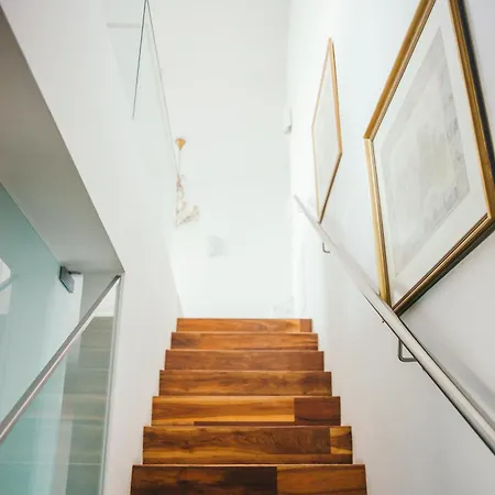 Living Center Apartment *