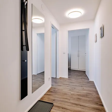 Urban Island I Riverside Apartment *