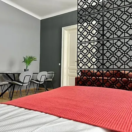 Spacious Living I Luxury Design Apartment