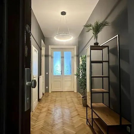 Apartment Spacious Living I Luxury Design
