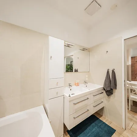 אכסניה Nice Central City Room וינה