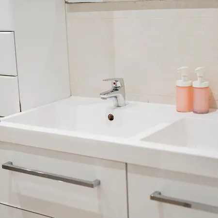 Nice Central City Room אכסניה *
