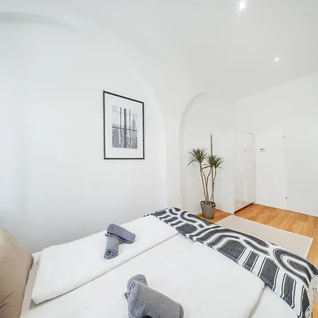 אכסניה Nice Central City Room *