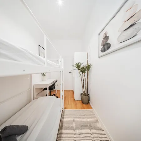 Nice Central City Room אכסניה