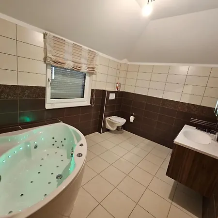 With Pool - Big Garden - Barbecue - Free Parking