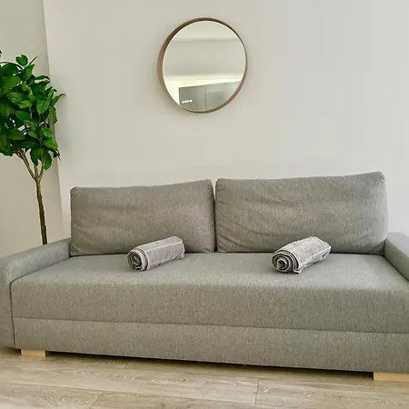 Stylish Schonbrunn - Free Underground Parking Apartment Vienna