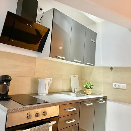 Stylish Schonbrunn - Free Underground Parking Apartment *