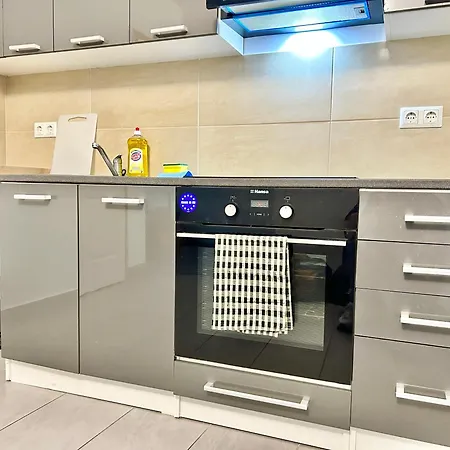 Stylish Schonbrunn - Free Underground Parking Apartment *