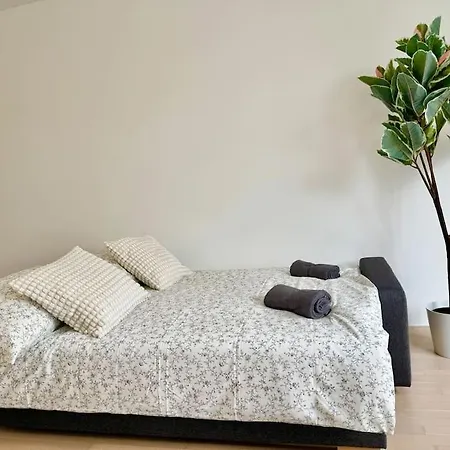 Stylish Schonbrunn - Free Underground Parking Apartment