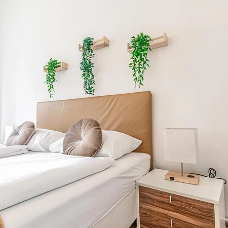 Timeless Vienna: 2br In The Historic District Apartment