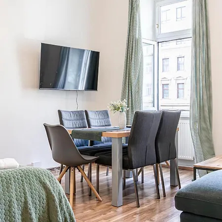Timeless Vienna: 2br In The Historic District *