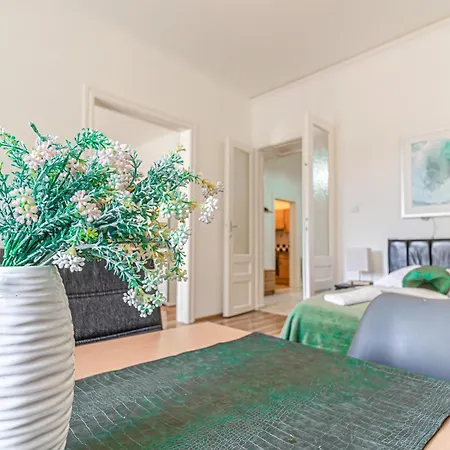 Timeless Vienna: 2br In The Historic District Apartment Vienna
