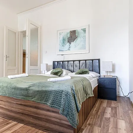 Apartment Timeless Vienna: 2br In The Historic District *