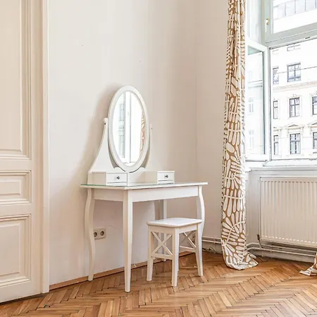 Apartment Timeless Vienna: 2br In The Historic District