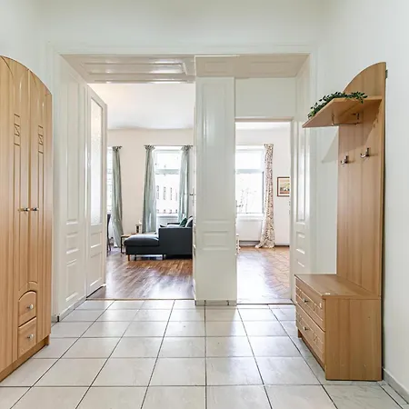 Apartment Timeless Vienna: 2br In The Historic District