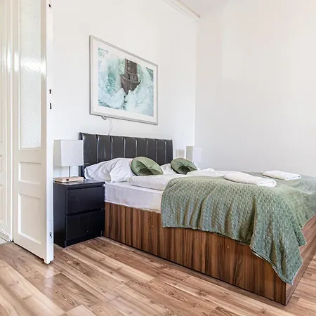 Timeless Vienna: 2br In The Historic District Vienna
