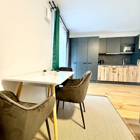 Mit Balkon Und Parkplatz Apartamento