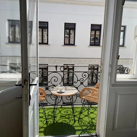 Apartment Grosszuegiger Wiener Altbau Gleich Neben Schoenbrunn Vienna