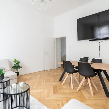 Apartment Luxurious Viennese Old Style *