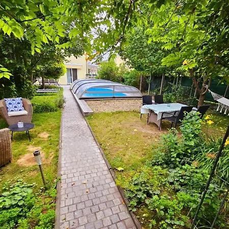 With Pool - Big Garden - Barbecue - Free Parking *