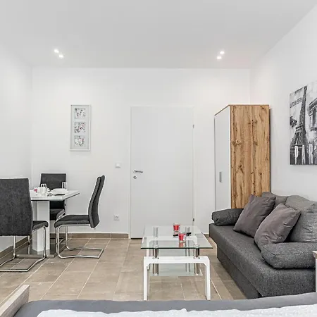 Apartment Cheerful Favoriten Near U1 Reumannplatz Vienna