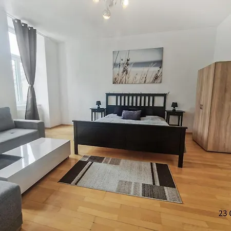 Three-bedroom Delight, King-size Beds Bécs