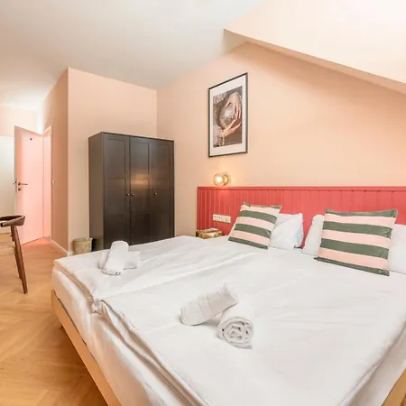 Apartment Palais Palffy Suits *