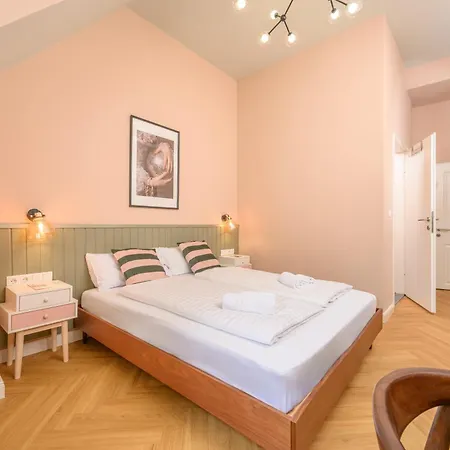 Apartment Palais Palffy Suits *