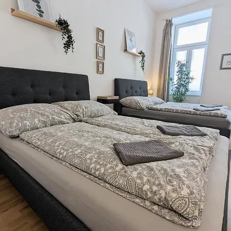Renovated - 10 Min To Center Apartment