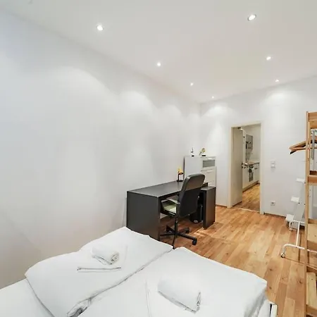 2 Bedroom Classy Near Belvedere Castle Apartmán