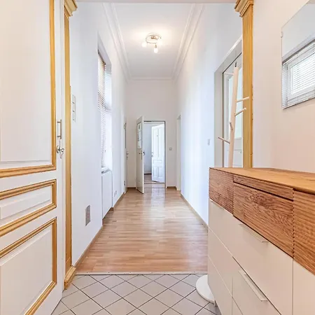 Convenient 3-br Shared Apt, 15 Min To Landstrasse Hub * Wien