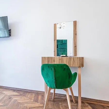 Convenient 3-br Shared Apt, 15 Min To Landstrasse Hub *