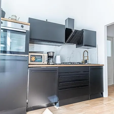 Convenient 3-br Shared Apt, 15 Min To Landstrasse Hub Apartment