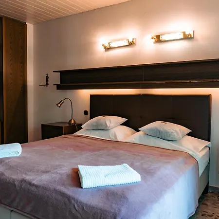Big Quiet With Garden And Pool Villa *