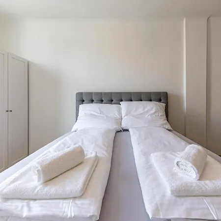 Peaceful & Connected By Jr Apartment