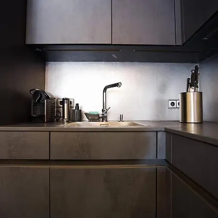 Stunning High-end 2 Bedroom Near Center * Viena