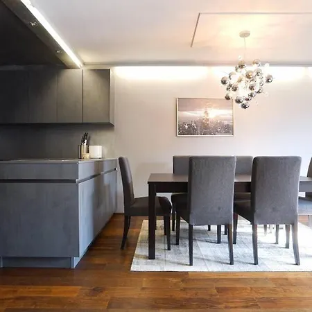 Stunning High-end 2 Bedroom Near Center Apartamento *