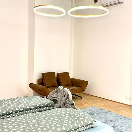 Apartmán Opera 145 M2 *