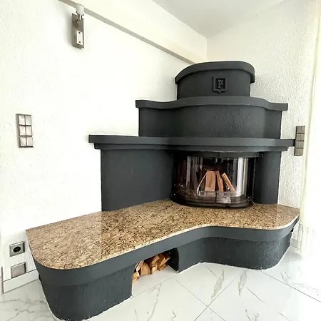Luxurioeses Mit Pool Apartmán *