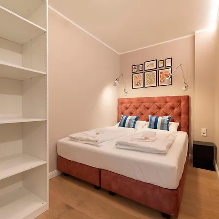 Josef's I Cozy Nest *