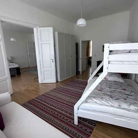 Grossraeumige Altbauwohnung Nahe Zentrum * Wien