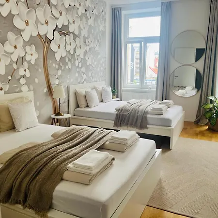 Zentrales Mit Balkon Vienne