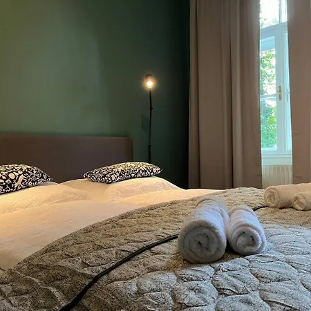 Apartment Grosszuegiger Wiener Altbau Gleich Neben Schoenbrunn *