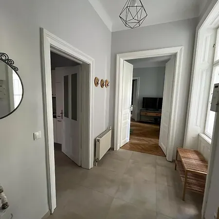 Grosszuegiger Wiener Altbau Gleich Neben Schoenbrunn Apartment *