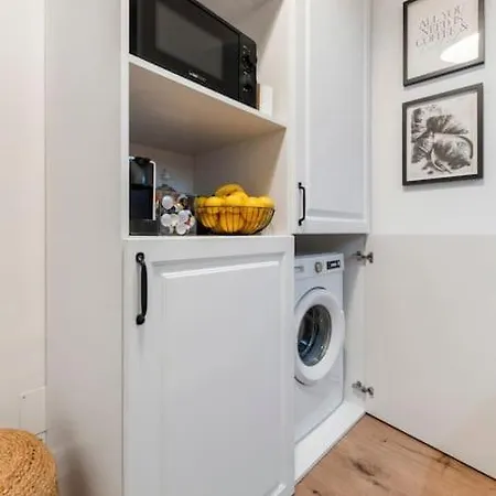 Spacious & Elegant 3 Bedroom *