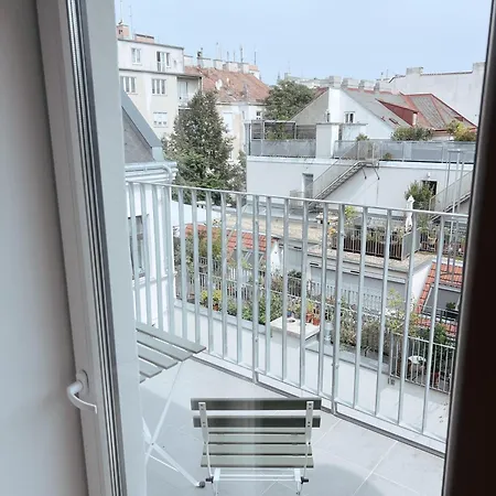 Brunnenmarkt Balcony Apartment Vienna