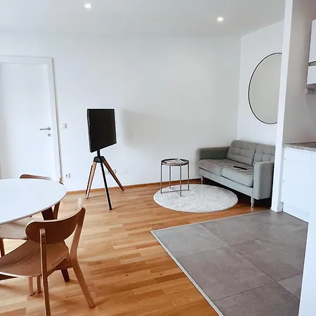 Brunnenmarkt Balcony Apartment *